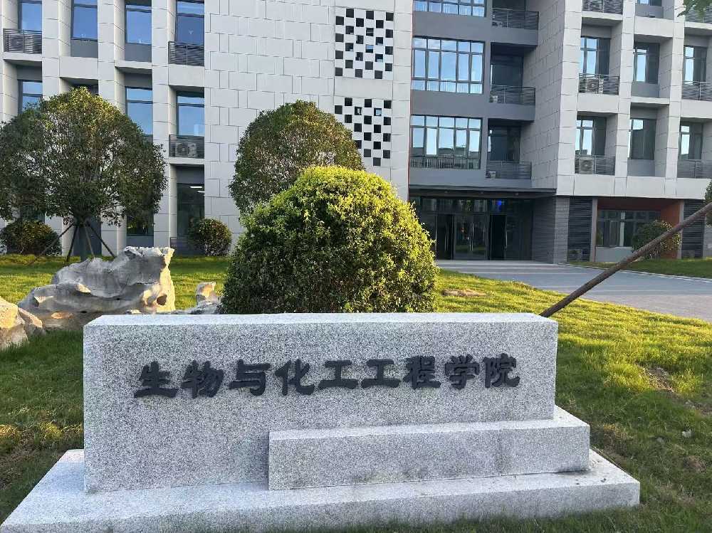 诸城市扬州职业大学体育场高杆灯项目